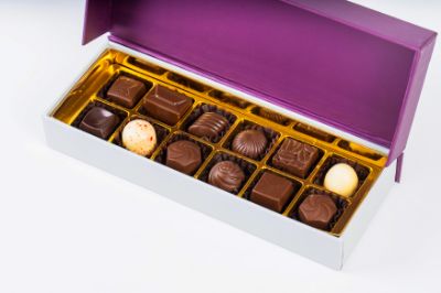 صورة علبة شوكولاته البونبون - 12 قطعة